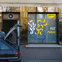 Photomontage (devanture de vitrine d'un restaurant)
